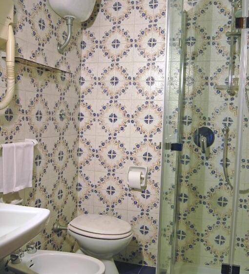 اتاق سه نفره سوپریور با چشمانداز دریا, Lido Mediterranee