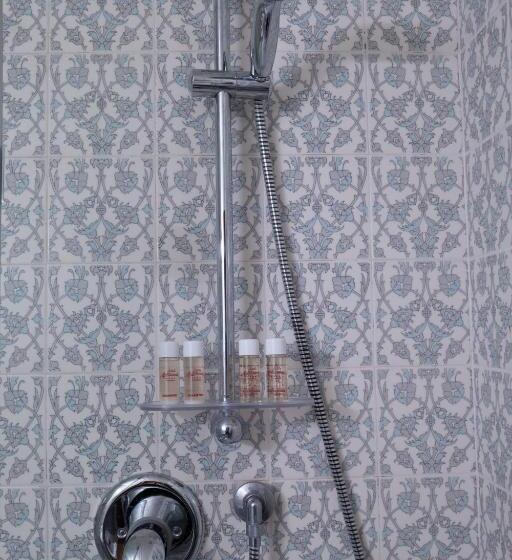 اتاق سه نفره سوپریور با چشمانداز دریا, Lido Mediterranee