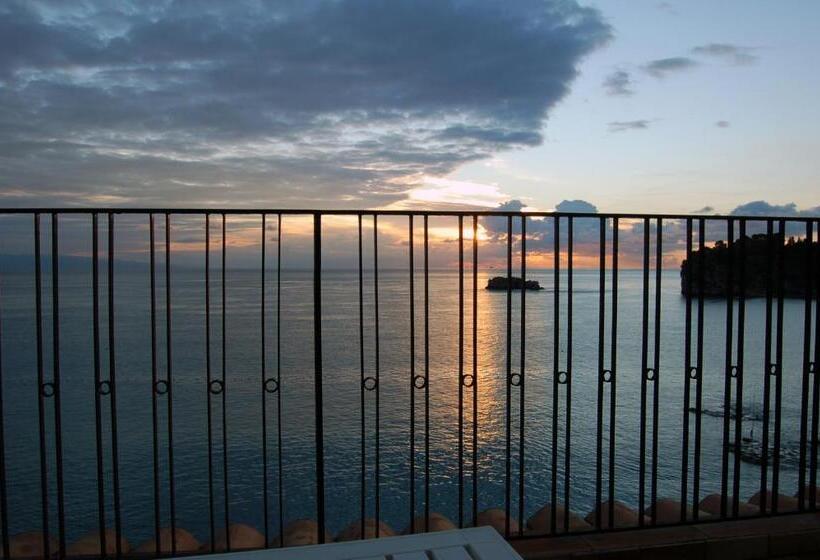 اتاق استاندارد با چشمانداز دریا, Lido Mediterranee