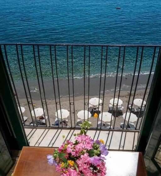 اتاق استاندارد چهار تخته با چشمانداز دریا, Lido Mediterranee