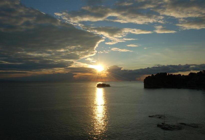 اتاق راحتی با چشمانداز دریا, Lido Mediterranee