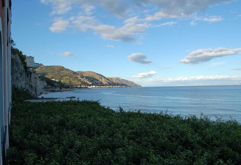 اتاق استاندارد با چشمانداز دریا, Lido Mediterranee