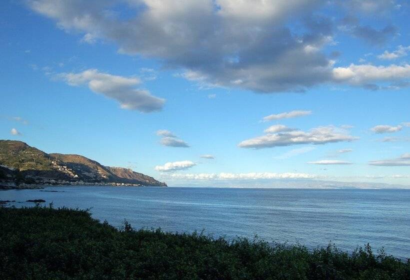 اتاق راحتی با چشمانداز دریا, Lido Mediterranee