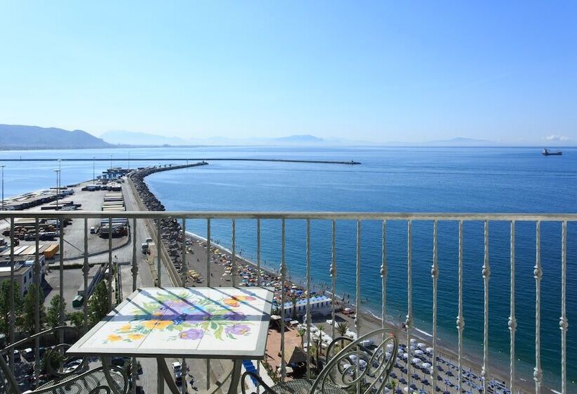 高级房间侧面带海景, Lloyd S Baia