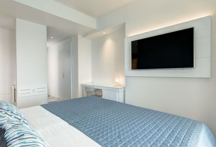 Quarto Estandar Vista Mar, Lloyd S Baia