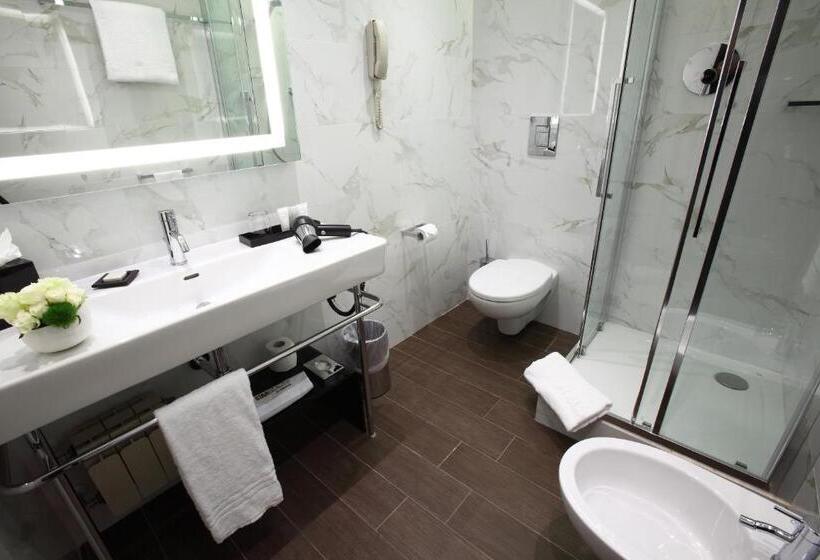 اتاق کلاسیک سه تخته, Starhotels Majestic