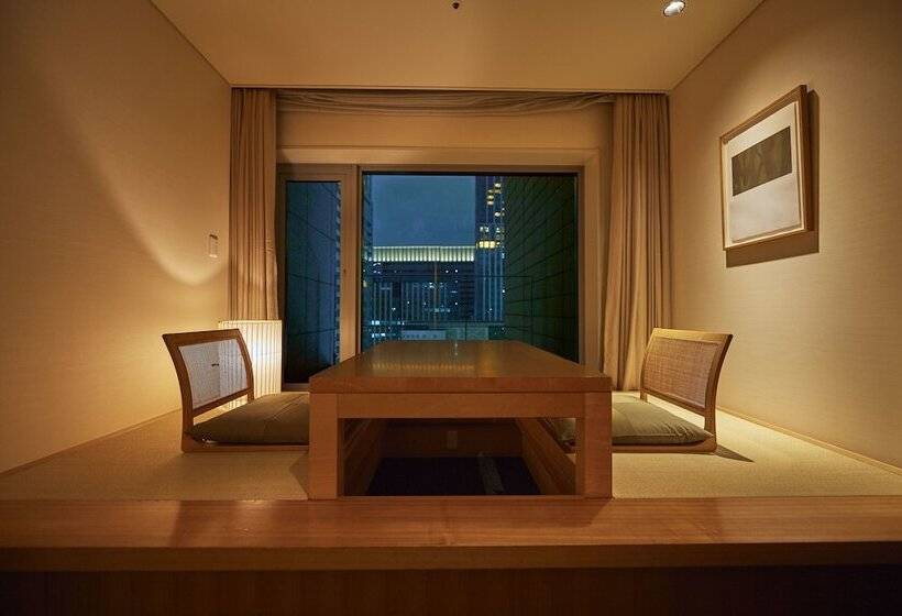 Номер Deluxe, Marunouchi