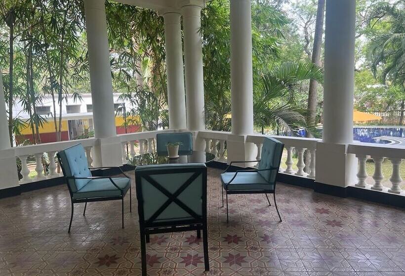 Люкс, Royal Orchid Metropole Mysore