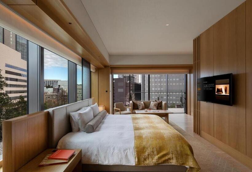Полулюкс Клуб, The Okura Tokyo