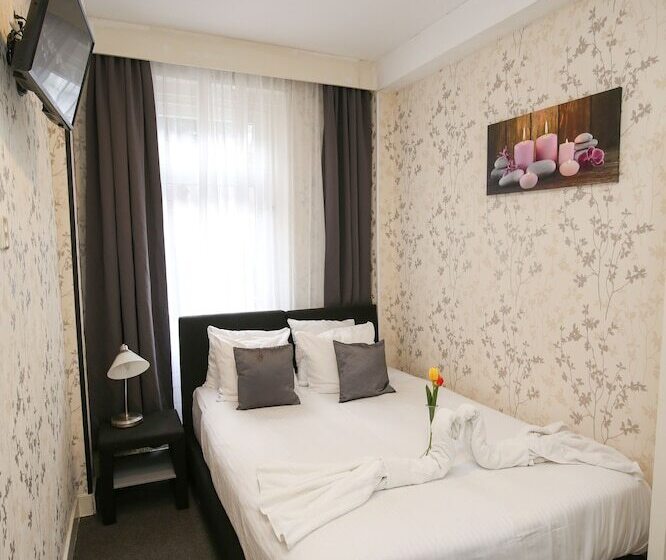 基本间, Flipper Amsterdam