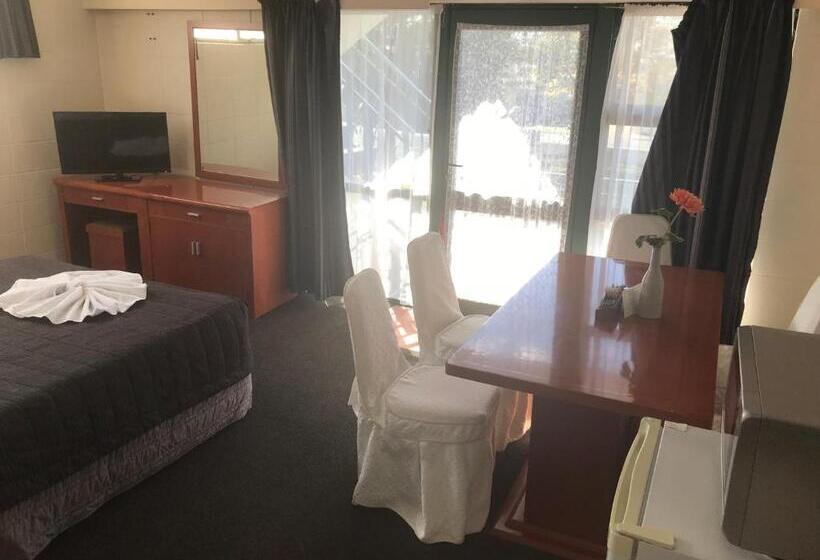 패밀리 룸, Gateway International Motel