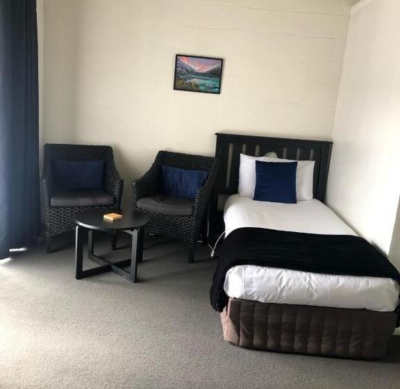 컴포트 트리플 룸, Rosetown Motel