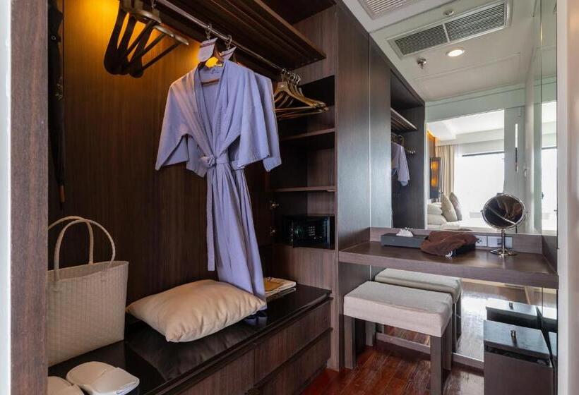سوییت با چشم‌انداز دریا, Cape Panwa Hotel Phuket