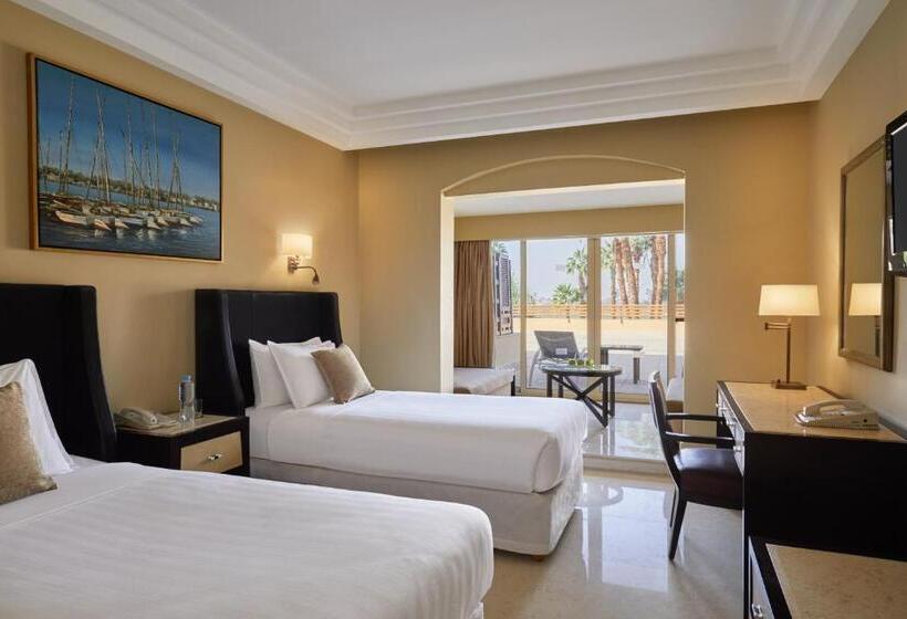 اتاق لوکس با چشم‌انداز, Steigenberger Resort Achti