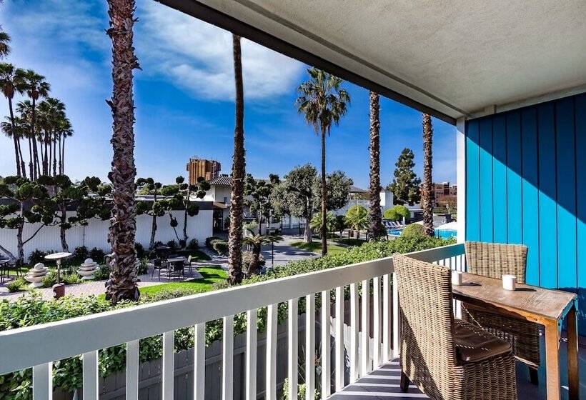 Quarto Estandar, Anaheim
