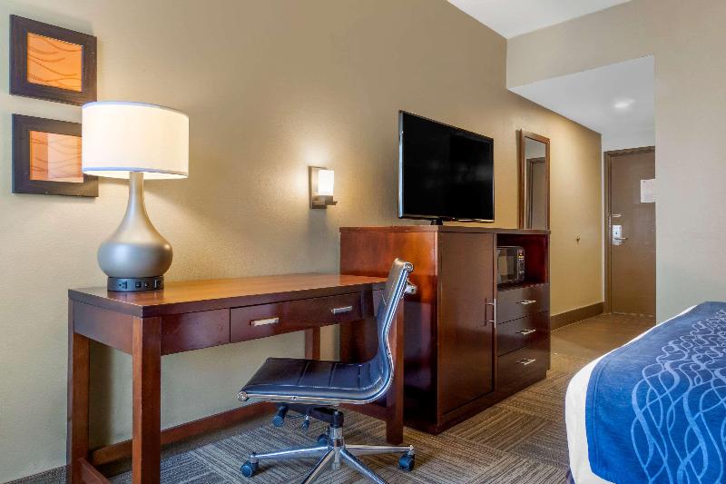 带大床的标准间, Comfort Inn & Suites Sea Tac Airport
