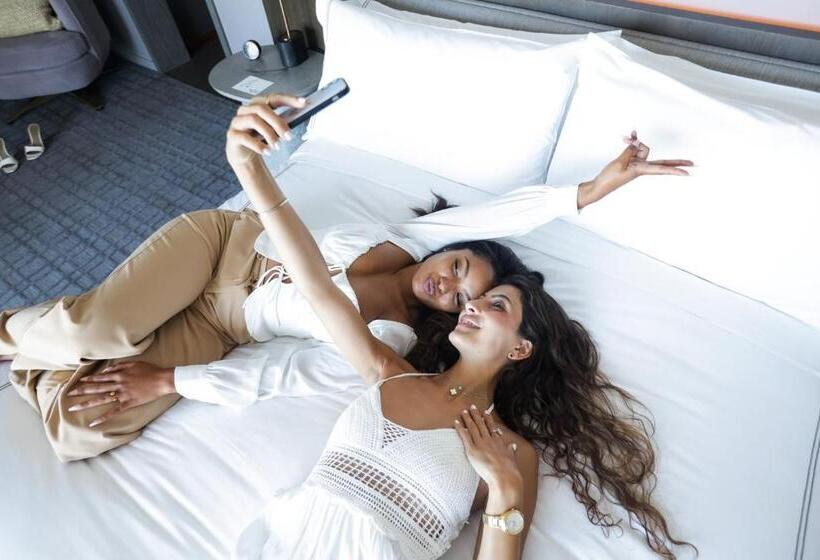 Люкс Адаптированный для Инвалидов, Fairmont Century Plaza Los Angeles