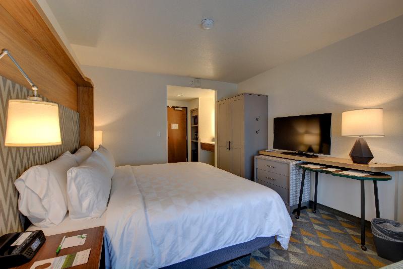 带大床的标准间, Holiday Inn   Salem, An Ihg