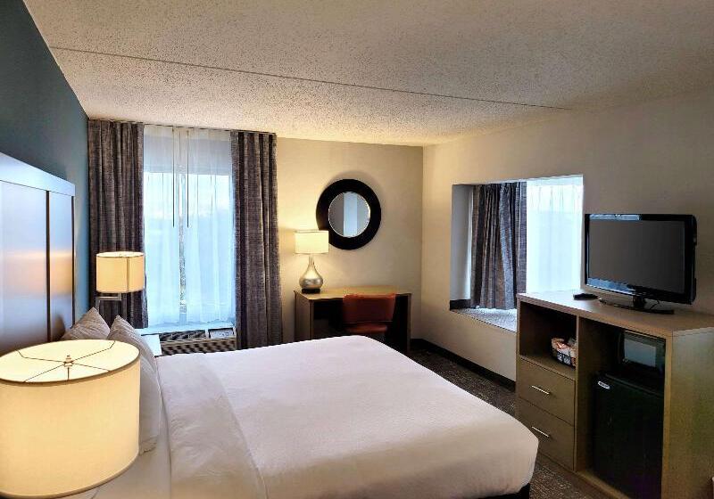 스위트 킹사이즈 침대, Comfort Inn & Suites Alexandria West