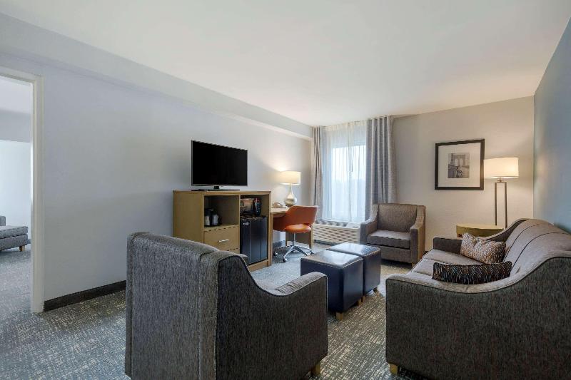 스위트 킹사이즈 침대, Comfort Inn & Suites Alexandria West
