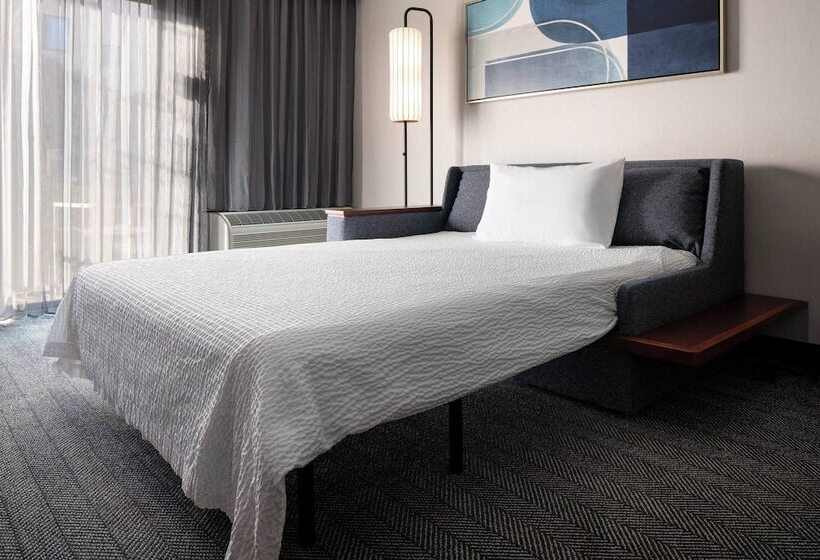 סוויטה, Courtyard By Marriott Bakersfield