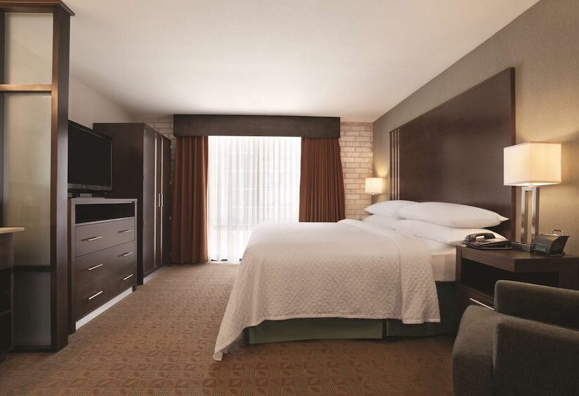 프리미엄 스위트, Embassy Suites Corpus Christi