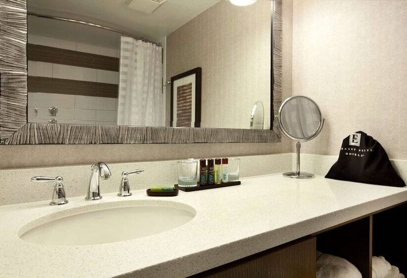 스위트 킹사이즈 침대, Embassy Suites By Hilton Napa Valley