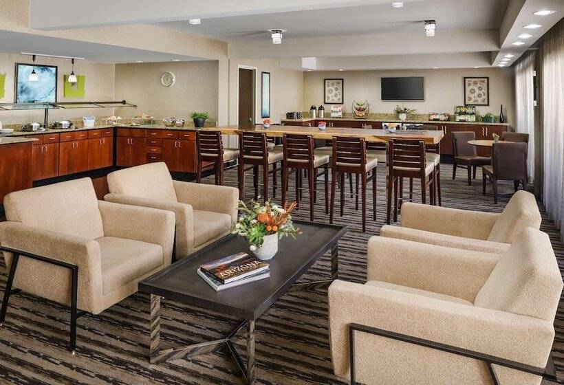 Номер Executive, Hilton Phoenix Airport