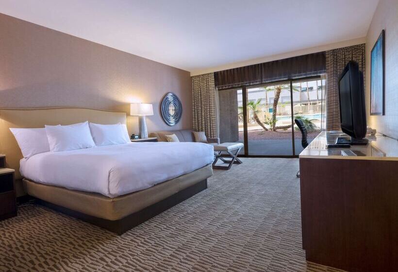 Номер Executive, Hilton Phoenix Airport