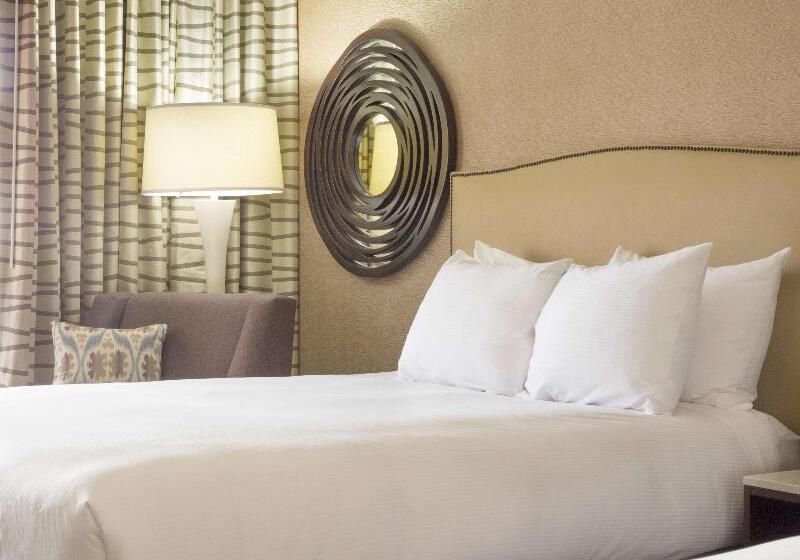 Номер Executive, Hilton Phoenix Airport