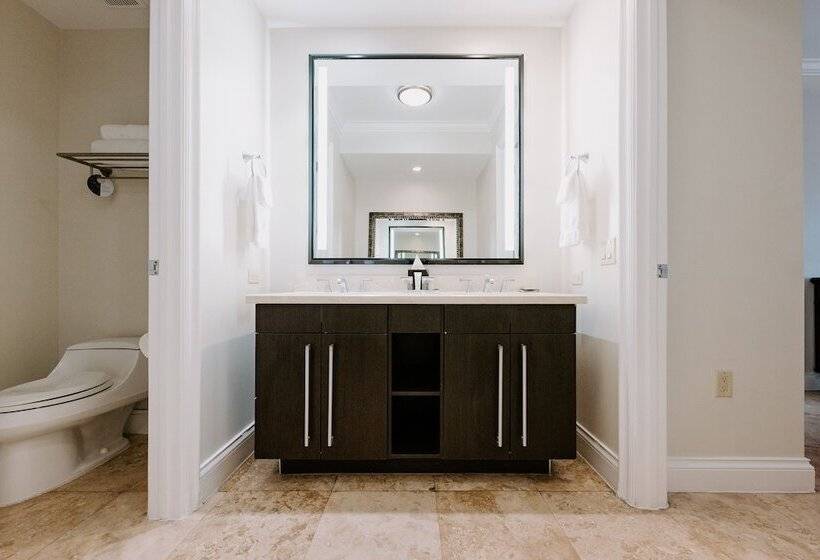 プールビューのバルコニー付１ベッドルームアパート, Beachside Resort & Residences