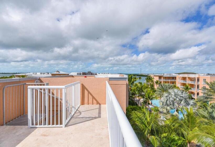 プールビューのバルコニー付１ベッドルームアパート, Beachside Resort & Residences