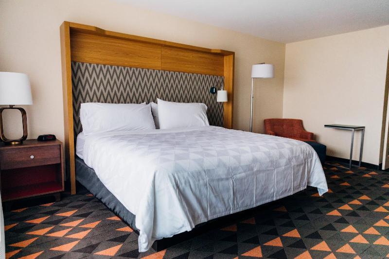 Номер Стандарт Кровать Кинг Адаптированный для Инвалидов, Holiday Inn & Suites Phoenix Mesa Chandler, An Ihg