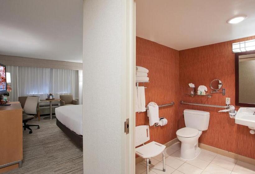 اتاق استاندارد با تخت بزرگ برای معلولان, Holiday Inn Washington Central/white House, An Ihg