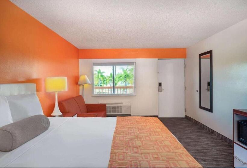 Стандартный Номер Кровать Кинг, Howard Johnson By Wyndham Vero Beach/i95
