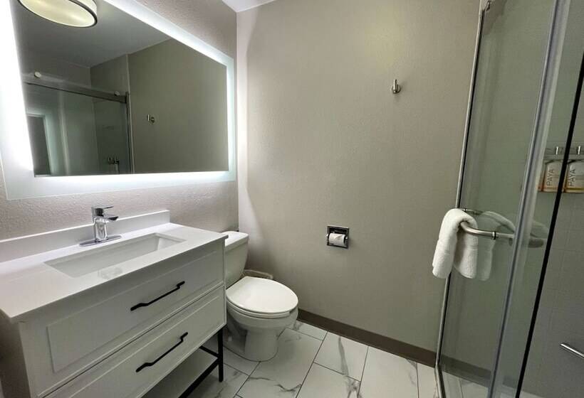 스탠다드 룸 더블 침대 2개, The Hub Middletown Red Bank  Best Western Signature Collection