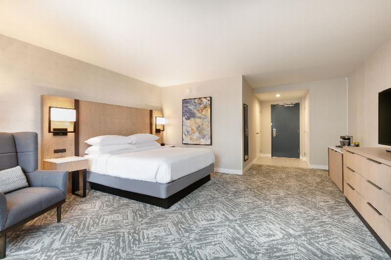 Стандартный Номер Кровать Кинг, Doubletree By Hilton Canton Downtown