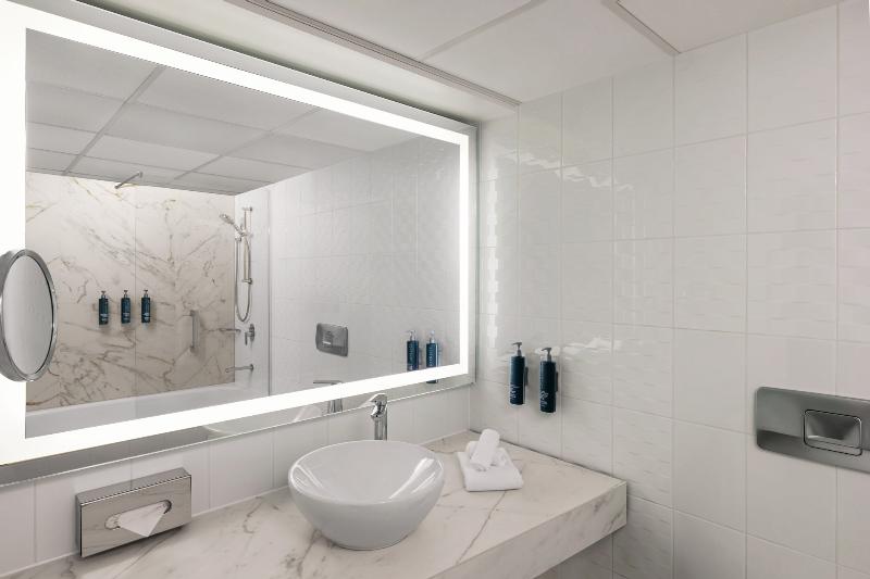 Номер Стандарт Кровать Кинг Адаптированный для Инвалидов, Hilton Lexington/downtown
