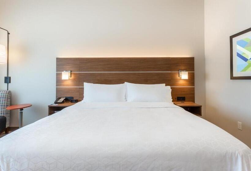 适合残疾人士使用的带超级大床的标准间, Holiday Inn Express & Suites   Springfield North, An Ihg
