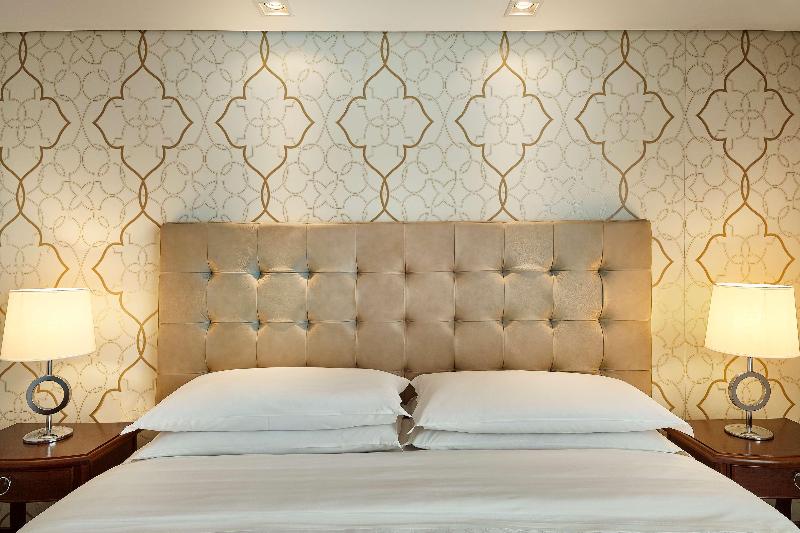 带大床的套房, Holiday Inn Express & Suites   Springfield North, An Ihg