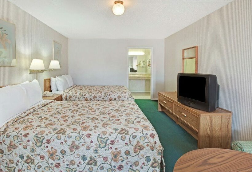 带2个双人床的标准工作室, Knights Inn South Houston