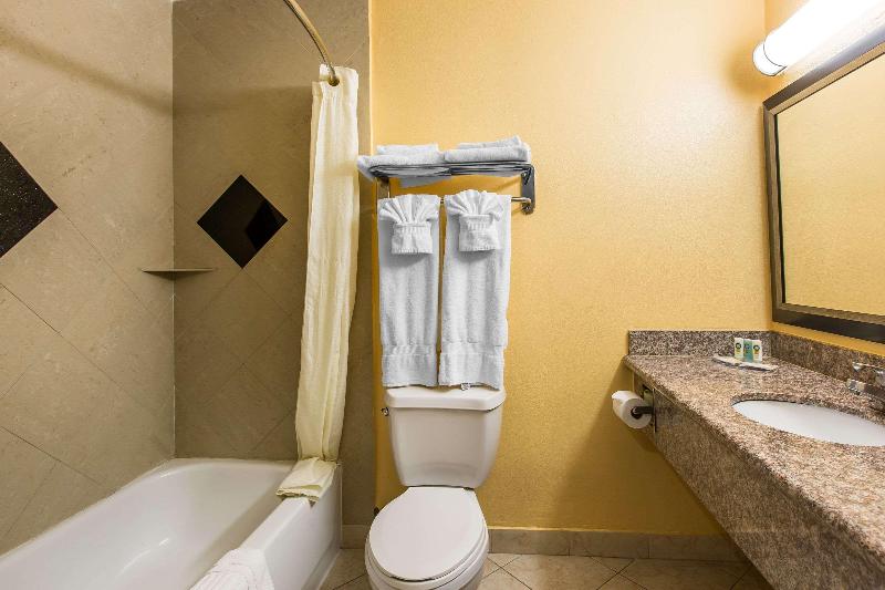 带大床的标准间, Quality Inn & Suites Bell Gardenslos Angeles