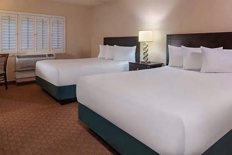 Номер Deluxe, Tropicana Laughlin