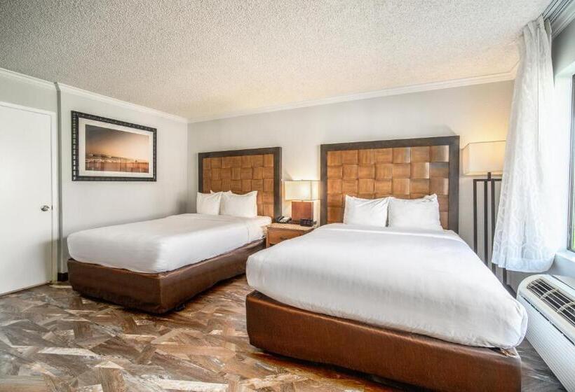 Номер Deluxe с Гидромассажем, The Buena Park Hotel & Suites