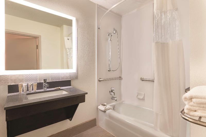 Номер Стандарт Адаптированный для Инвалидов, Country Inn & Suites By Radisson, North Little Rock, Ar