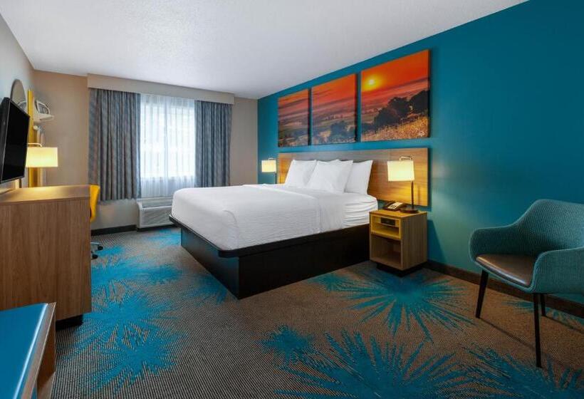Номер Стандарт Кровать Кинг Адаптированный для Инвалидов, Days Inn By Wyndham Sandusky Cedar Point