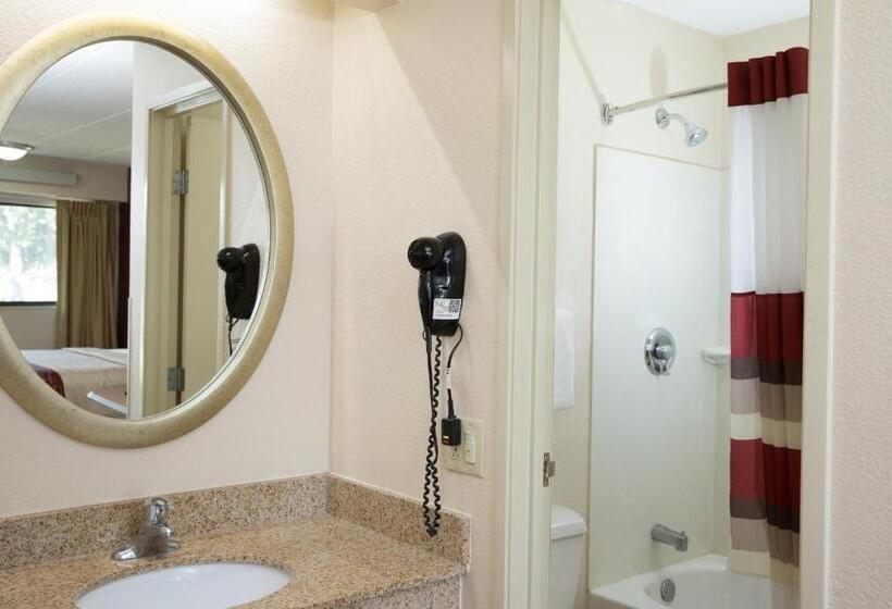 Номер Deluxe, Red Roof Inn Cincinnati Northeast  Blue Ash