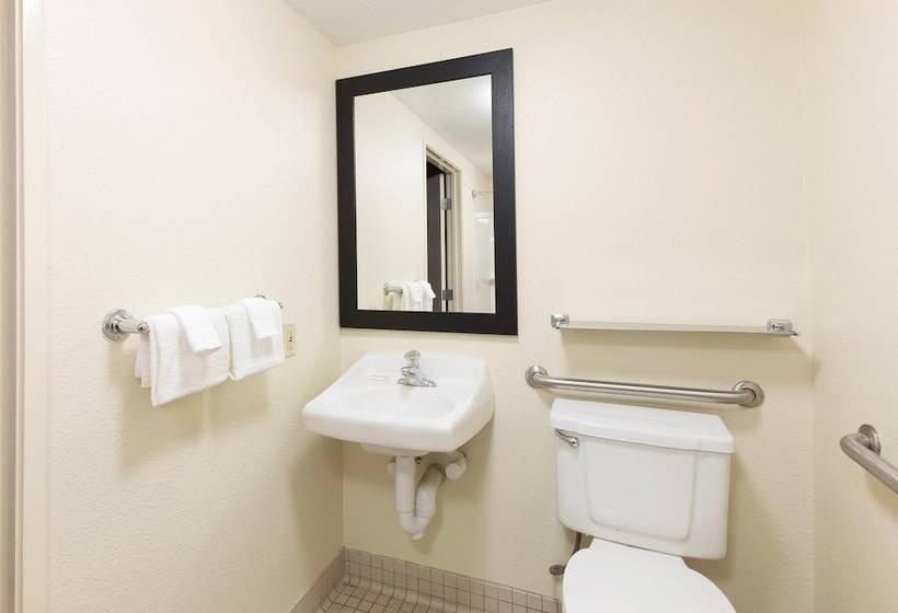 Номер Премиум, Red Roof Inn Plus+ Pittsburgh South   Airport