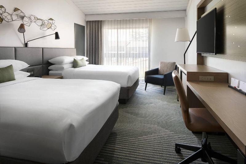 Номер Стандарт Вид на Бассейн, Santa Clara Marriott