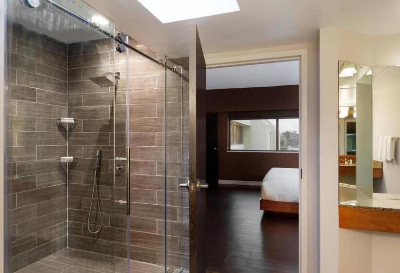 스탠다드 룸 킹사이즈 침대, Walnut Creek Marriott